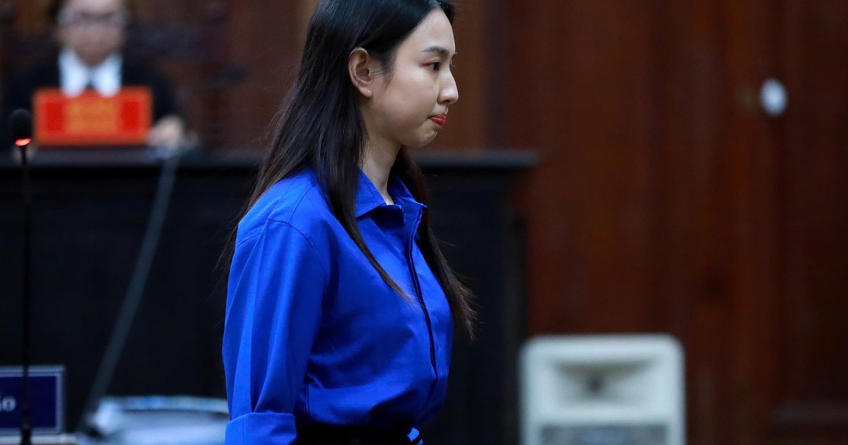 Hoa hậu Thùy Tiên gửi lời xin lỗi khách hàng đã mua kẹo Kera