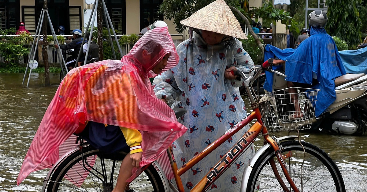 Mưa lớn trở lại, học sinh to&agrave;n TP.Huế tiếp tục nghỉ học