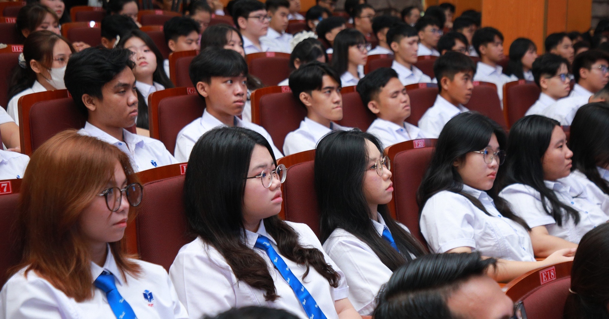 V&agrave;o học l&uacute;c 6 giờ 30: Sinh vi&ecirc;n than 'dậy từ 5 giờ vẫn lo trễ'