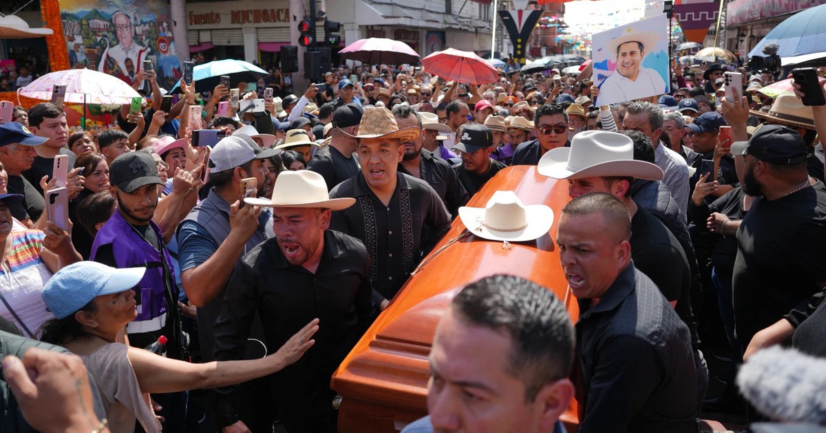 Một thị trưởng Mexico bị bắn chết giữa đ&ocirc;ng người