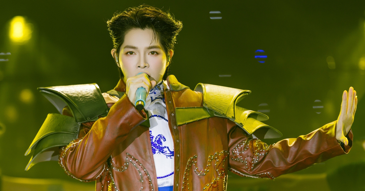 Đức Ph&uacute;c đứng chung s&acirc;n khấu với Sooyoung (SNSD)