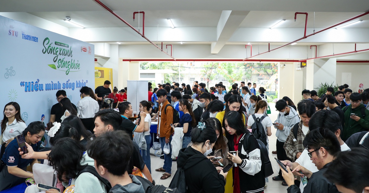 Sinh vi&ecirc;n đổi r&aacute;c lấy qu&agrave;: Sống xanh sống khỏe từ h&agrave;nh động nhỏ m&agrave; &yacute; nghĩa