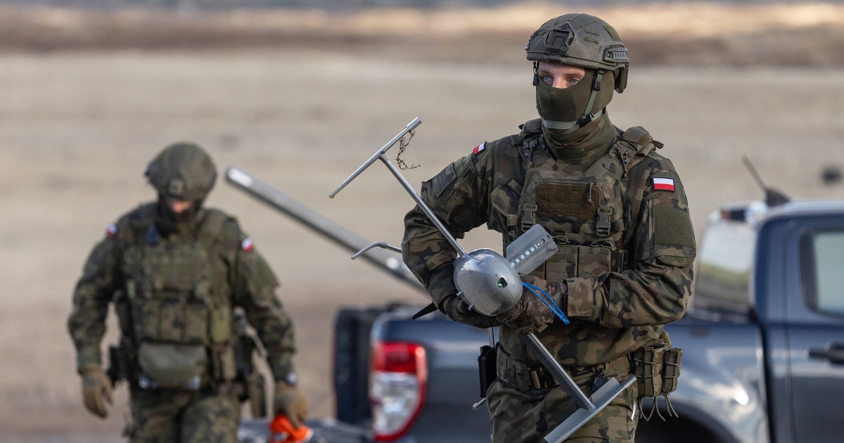 Ba Lan triển khai 10.000 binh sĩ đối ph&oacute; nguy cơ tấn c&ocirc;ng