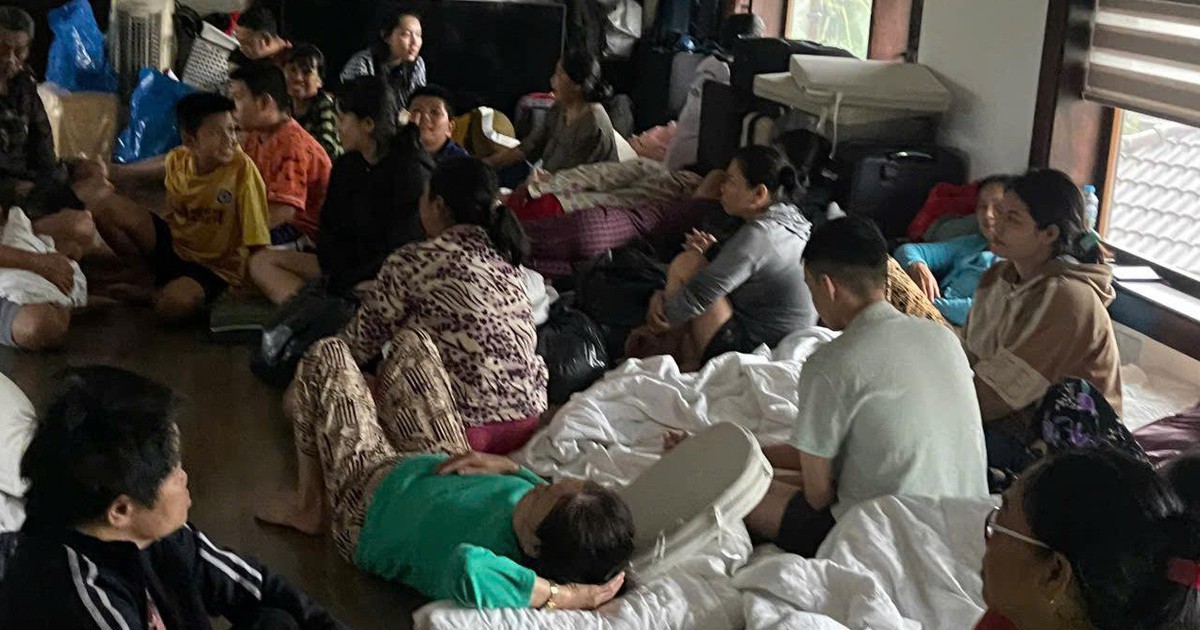 Kh&aacute;nh H&ograve;a: Lũ d&acirc;ng nhanh, 170 người mắc kẹt k&ecirc;u cứu 'hết đồ ăn, c&oacute; người nhịn đ&oacute;i'