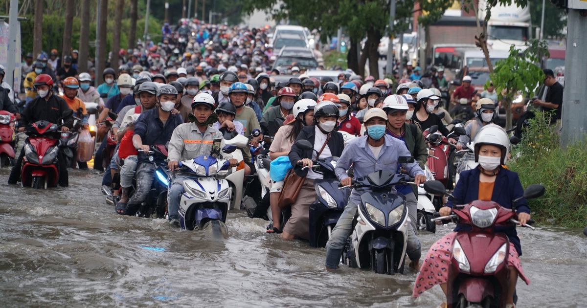 Danh s&aacute;ch 23 tuyến đường bị ngập nước do triều cường ở TP.HCM