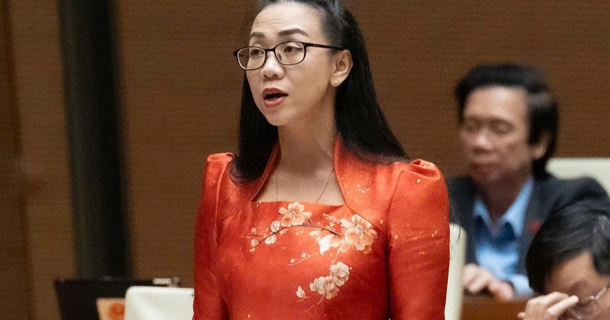 'Miễn phí sách giáo khoa, nhưng học sinh bị yêu cầu mua sách nâng cao, tham khảo'