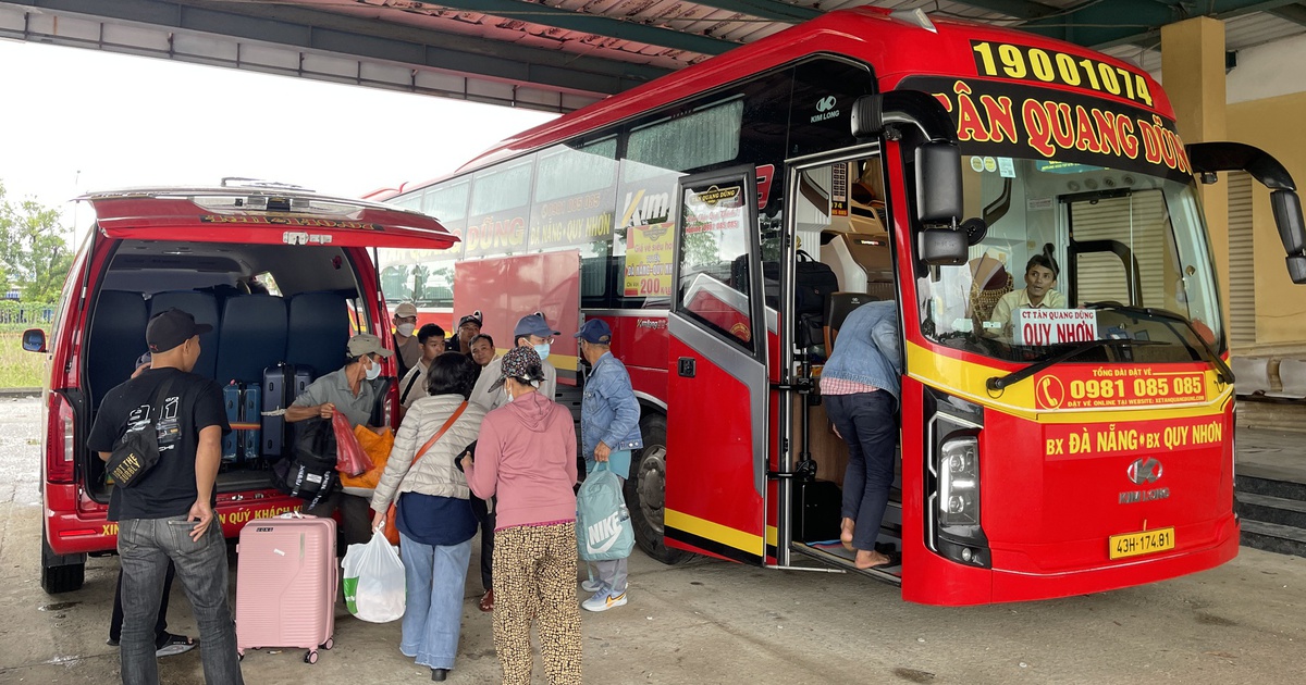 Người d&acirc;n Đắk Lắk hồi hộp về qu&ecirc; ngập lụt: 'Về Quy Nhơn rồi t&iacute;nh tiếp'