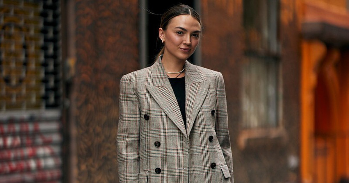 Áo khoác và váy, 'lệch tông' nhưng tạo chuẩn mốt mới