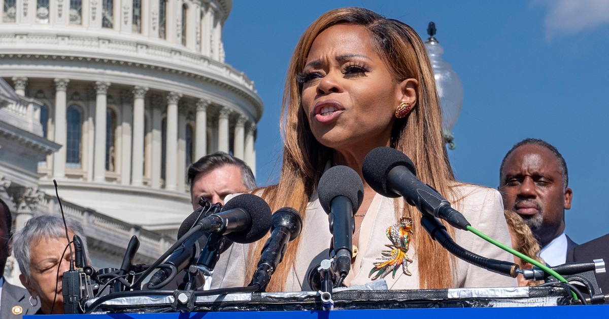 Hạ nghị sĩ Mỹ bị c&aacute;o buộc biển thủ 5 triệu USD từ quỹ Covid-19