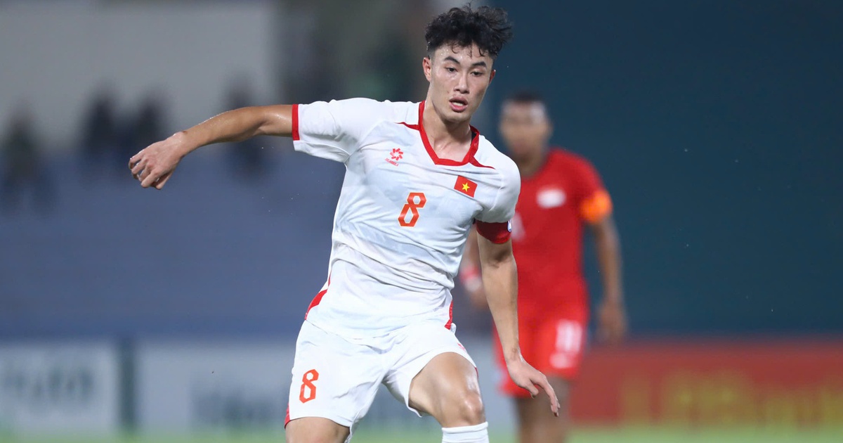 Văn Trường nguy cơ lỡ SEA Games: Tuyến giữa U.23 yếu, ông Kim khỏa lấp bằng Việt kiều?