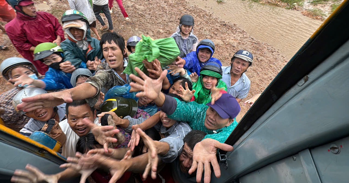 Chưa khi nào 3 tiếng nghĩa đồng bào lại vang lên đầy xúc động như lúc này!