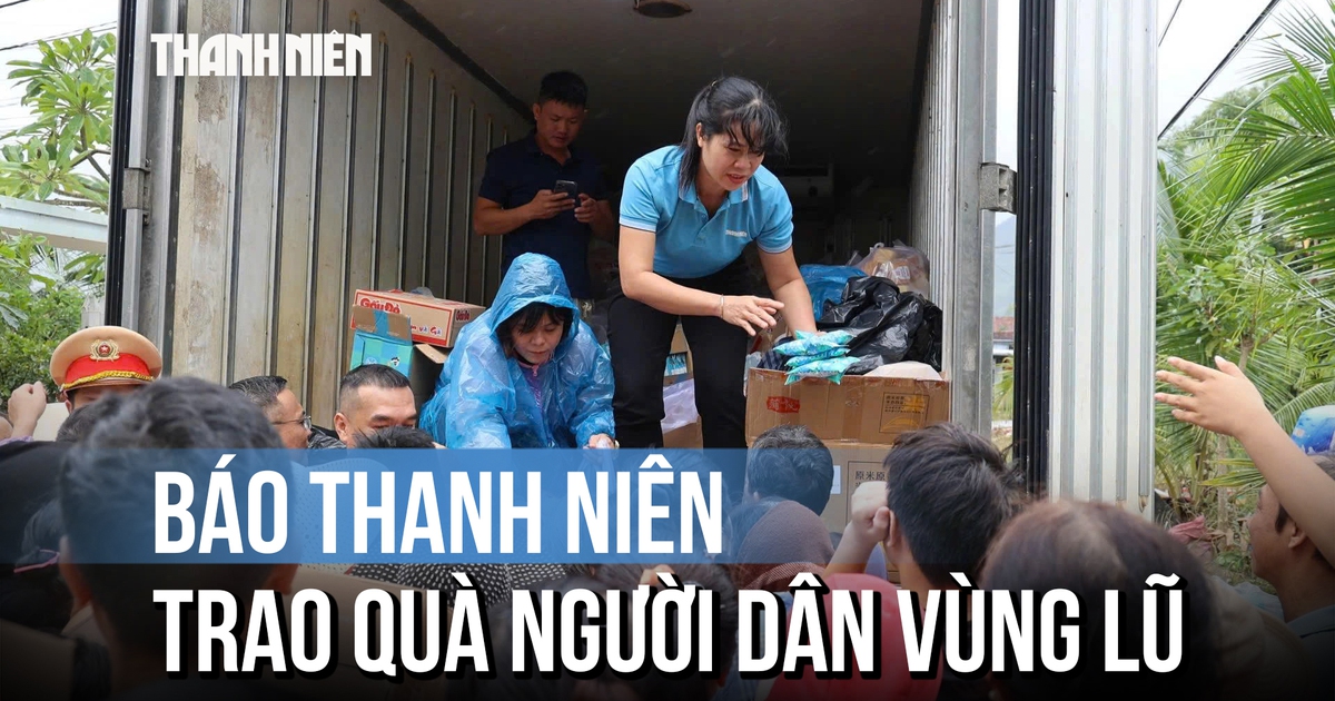 Nghe tiếng cuốc xẻng ngày lũ rút trên chuyến xe cứu trợ của Báo Thanh Niên đến Khánh Hòa