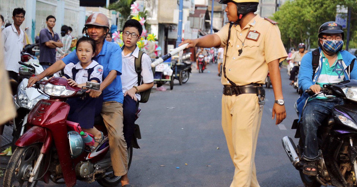Có những quy định nào về chở trẻ em trên xe máy?