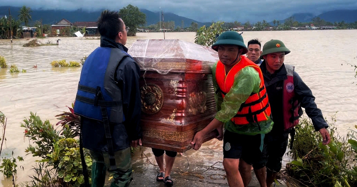 Những hình ảnh nhói lòng từ rốn lũ Tây Hòa, Hòa Thịnh (Phú Yên cũ)
