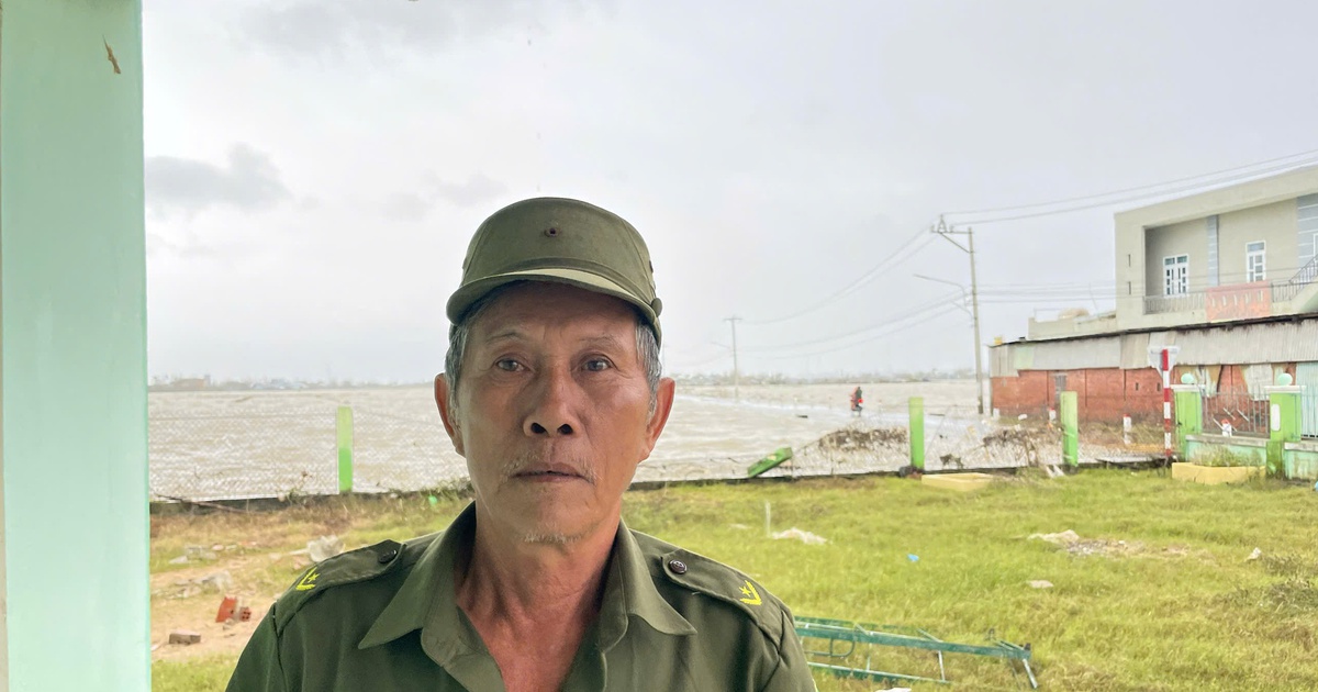 &Ocirc;ng l&atilde;o ở Gia Lai cứu thanh ni&ecirc;n ch&igrave;m trong nước lũ: 'Kh&ocirc;ng kịp nghĩ g&igrave; kh&aacute;c'