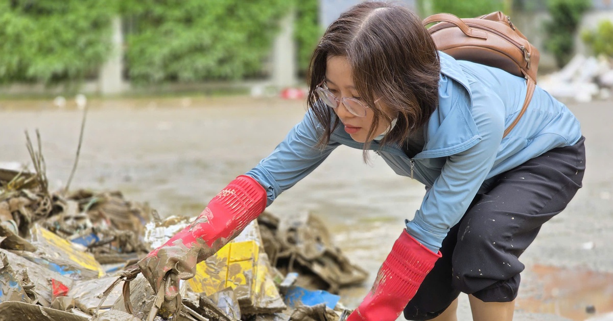 Khánh Hòa: Trường ngổn ngang bùn đất sau lũ lịch sử, chưa xác định ngày đi học