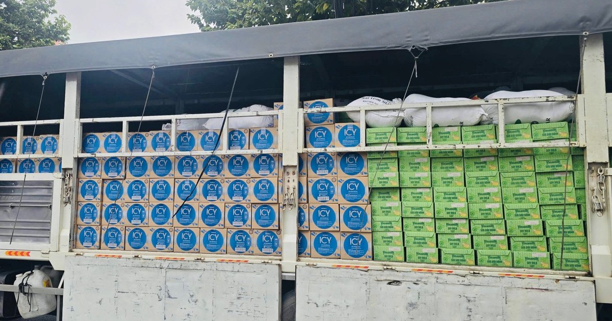 48 tấn sữa và nước uống của Vinamilk đến rốn lũ miền Trung, Tây Nguyên
