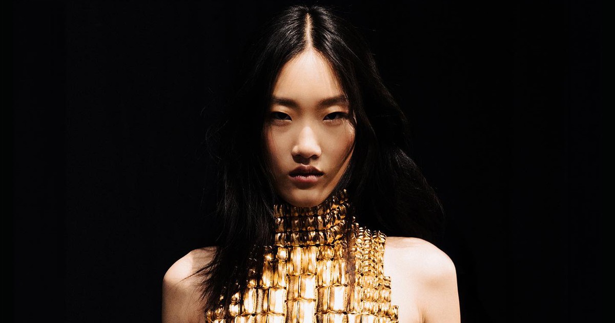 Thiết kế tối giản được nâng tầm nhờ các gam màu ánh kim