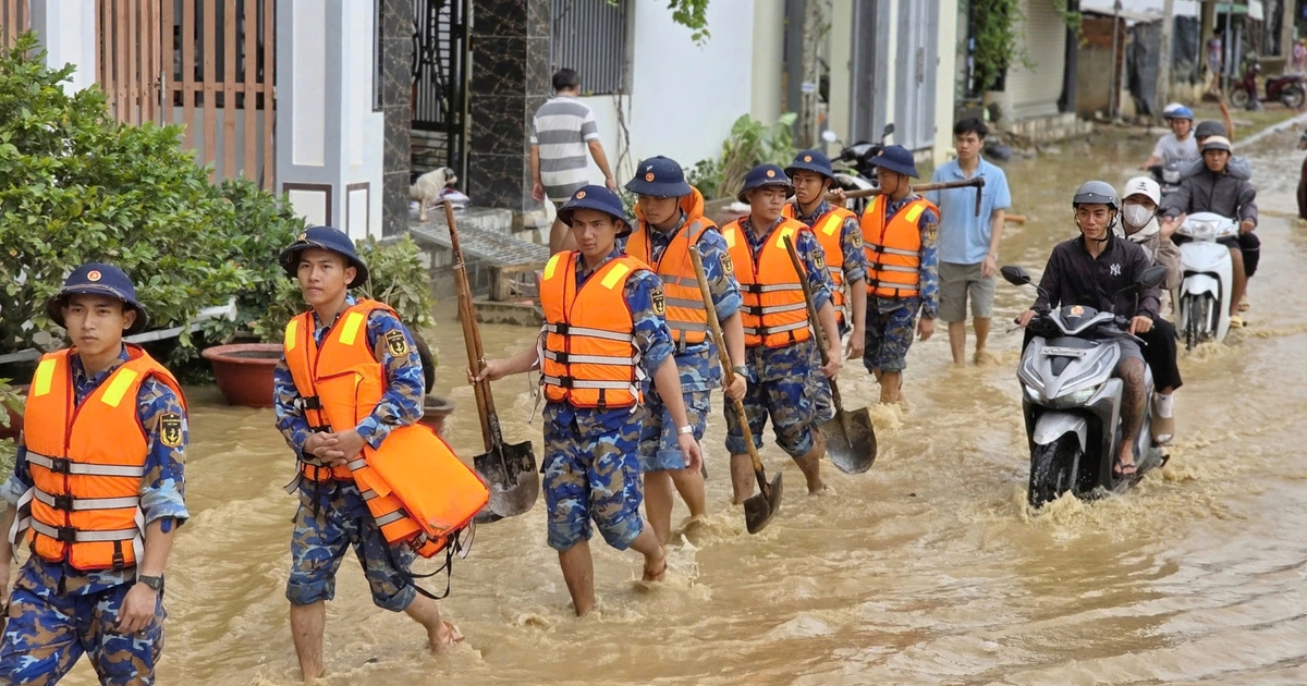 Rốn lũ Ph&uacute; Y&ecirc;n cũ sau 6 ng&agrave;y ngập lụt lịch sử