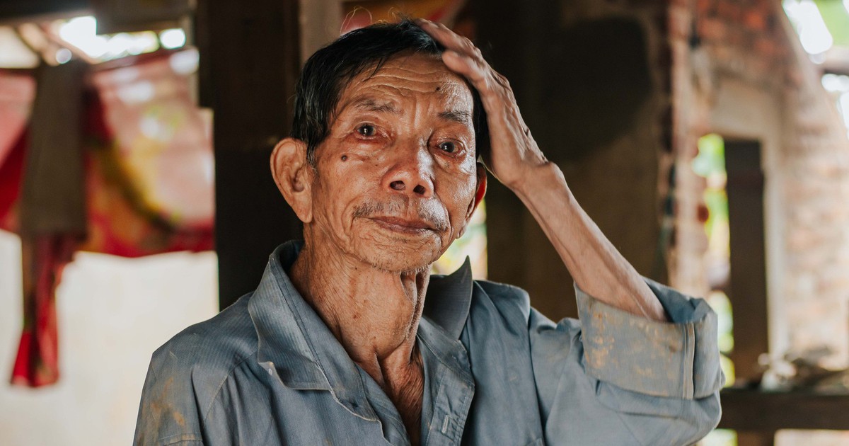 Giữa đổ n&aacute;t sau lũ, người d&acirc;n H&ograve;a Thịnh bần thần: 'Kh&ocirc;ng biết bắt đầu lại từ đ&acirc;u'