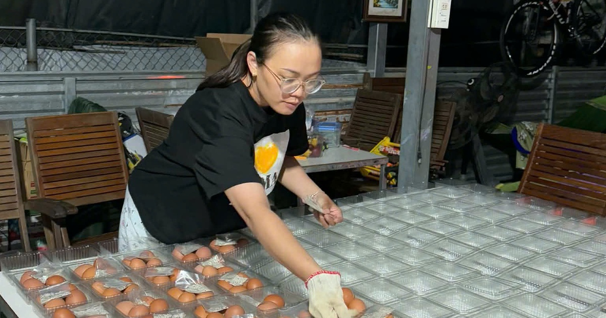 Cô gái dậy từ 2 giờ sáng luộc 30.000 quả trứng, viral khắp mạng