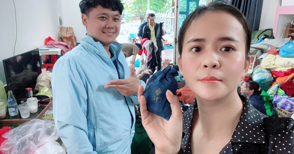 Liên tiếp tìm thấy vàng trong quần áo gửi vùng lũ: Người phụ nữ tìm người trả lại