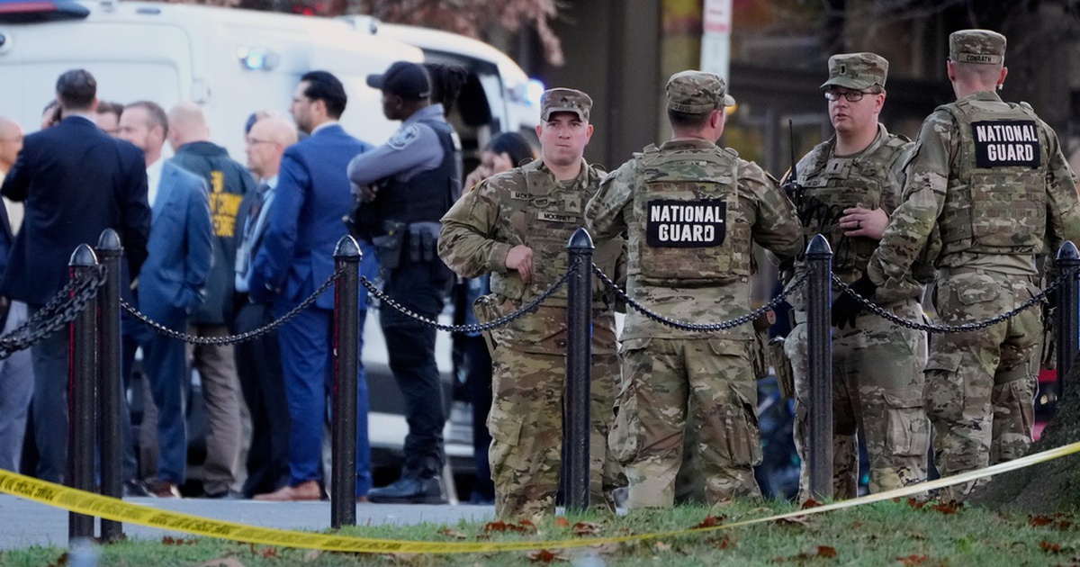 Hai lính vệ binh bị bắn trọng thương gần Nhà Trắng, ông Trump điều thêm quân