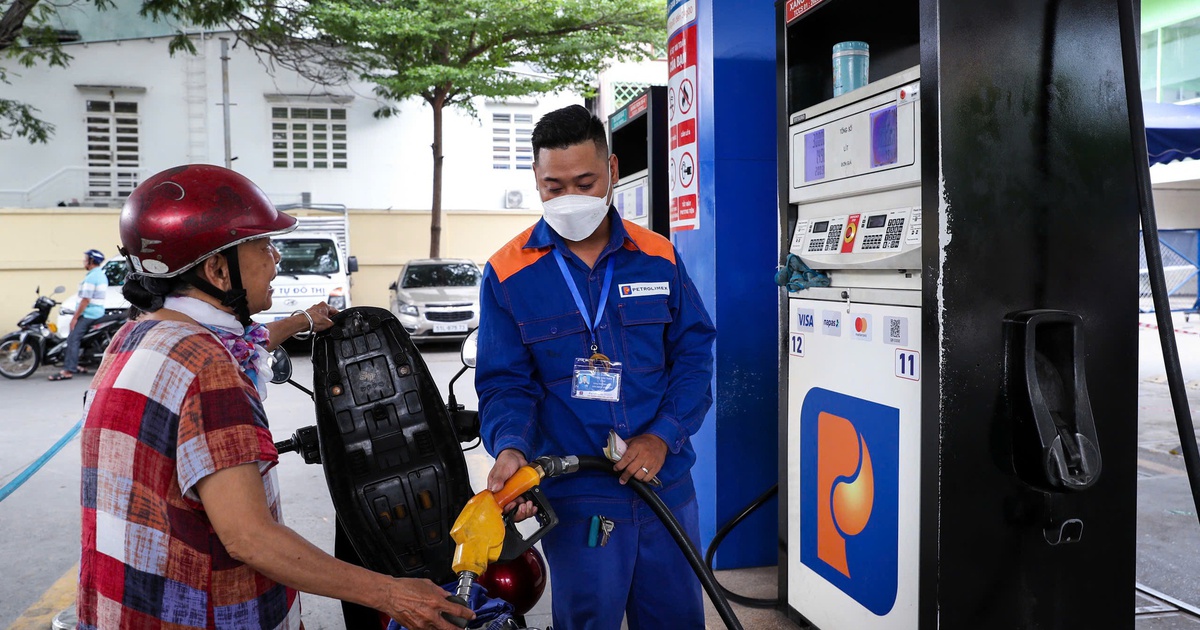 Giá xăng dầu hôm nay 26.11.2025: Trong nước có đợt giảm mạnh