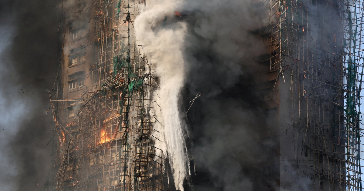 Vì sao đám cháy chung cư Hồng Kông lan nhanh bất thường?