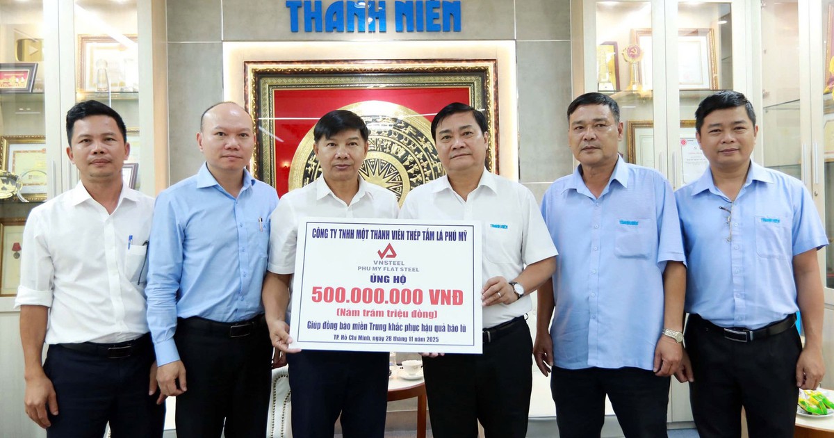 Công ty TNHH MTV Thép tấm lá Phú Mỹ giúp đồng bào miền Trung 500 triệu đồng