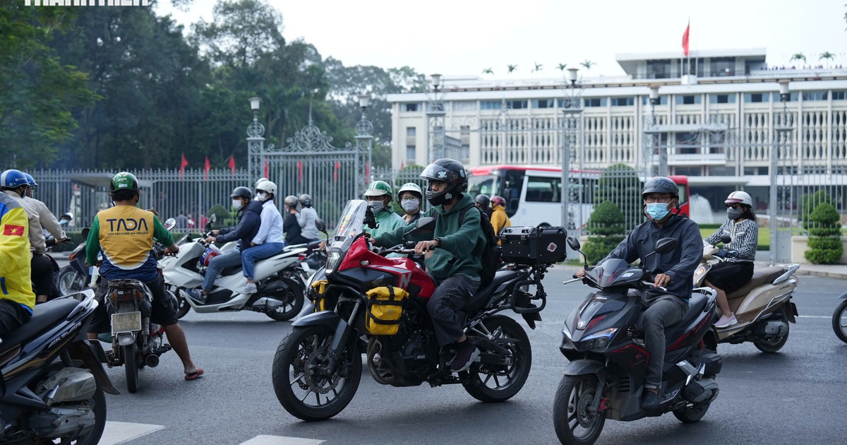 Thời tiết TP.HCM s&aacute;ng nay 19 độ C, nhiều người co ro ngỡ như 'm&ugrave;a đ&ocirc;ng đ&atilde; về'