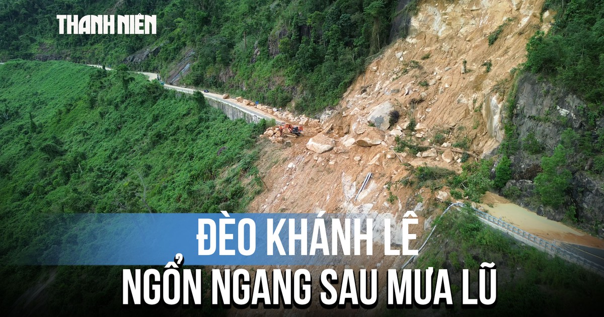 Cận cảnh đèo Khánh Lê ngổn ngang đất đá sau mưa lũ