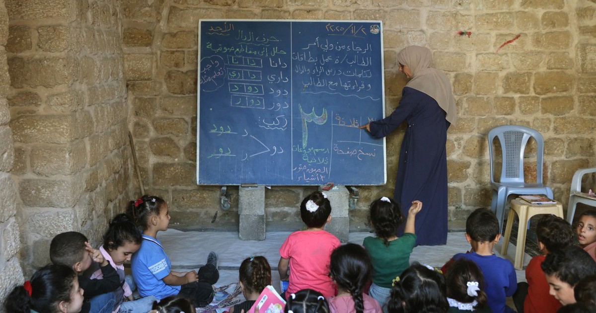 Trẻ em Gaza dần trở lại trường sau 2 năm xung đột