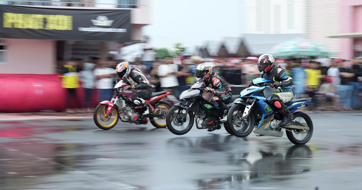 Vĩnh Long: Kịch tính giải đua xe mô tô 'sân tròn' vô địch quốc gia