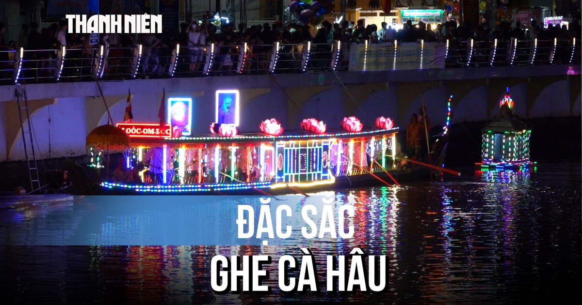 Ghe cà hâu và Protip khoe sắc trên dòng sông Maspero