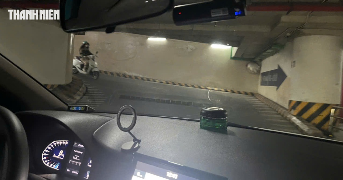 Mẹo đơn giản giúp 'tài mới' lái ô tô số tự động lên dốc cao dễ dàng