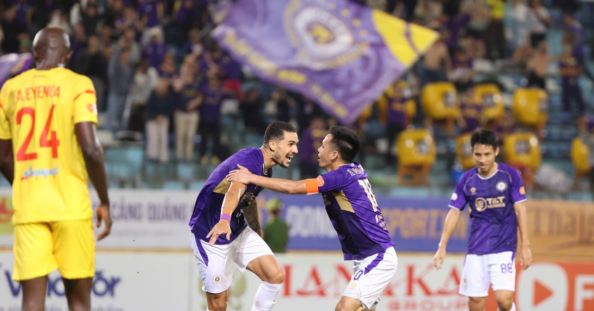 HLV Harry Kewell và Đỗ Hoàng Hên khen nhau tấm tắc sau chiến thắng tưng bừng của Hà Nội