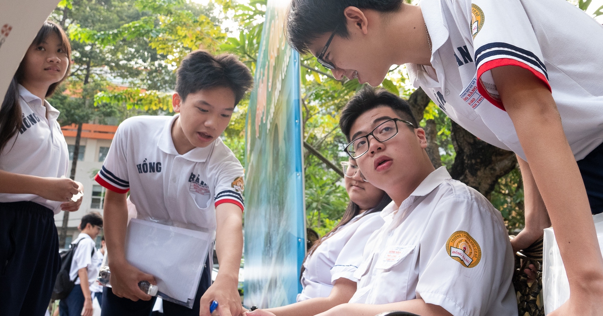 Bối rối với 'tiếng lóng', ngôn ngữ 'nửa Anh nửa Việt' của học sinh ngày nay