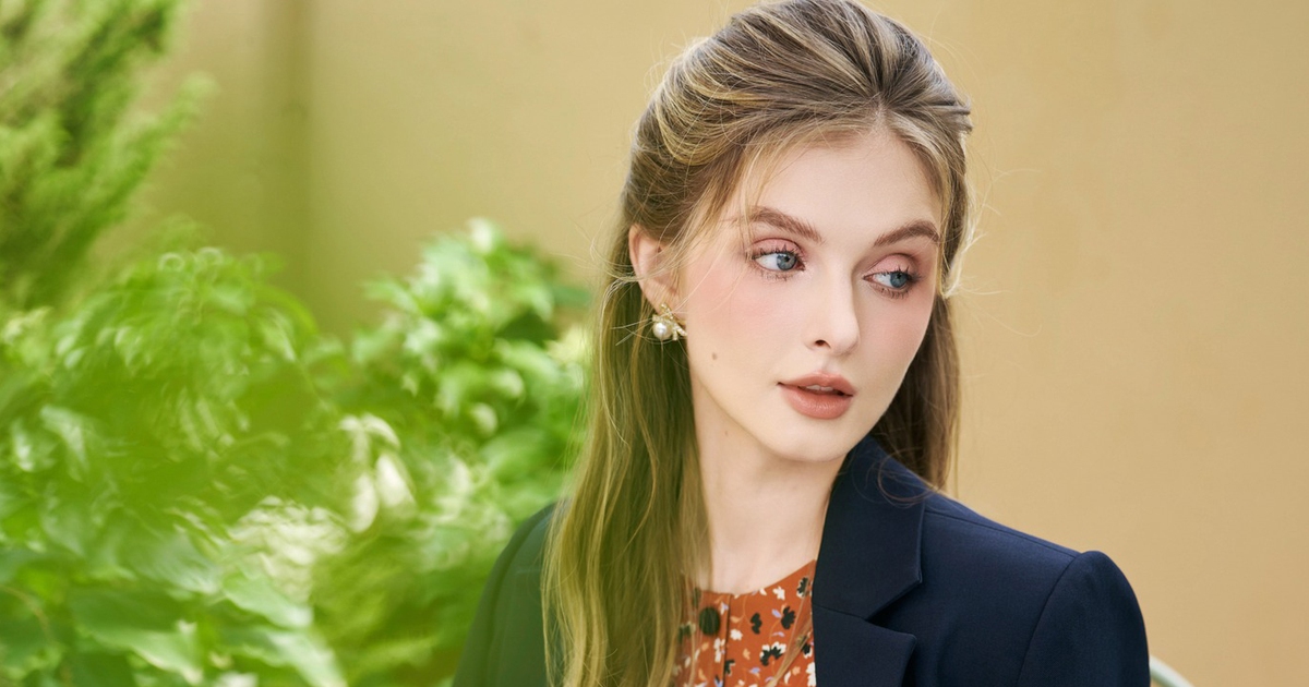 Công sở vào thu cùng bản phối áo khoác, váy dài và quần ống rộng