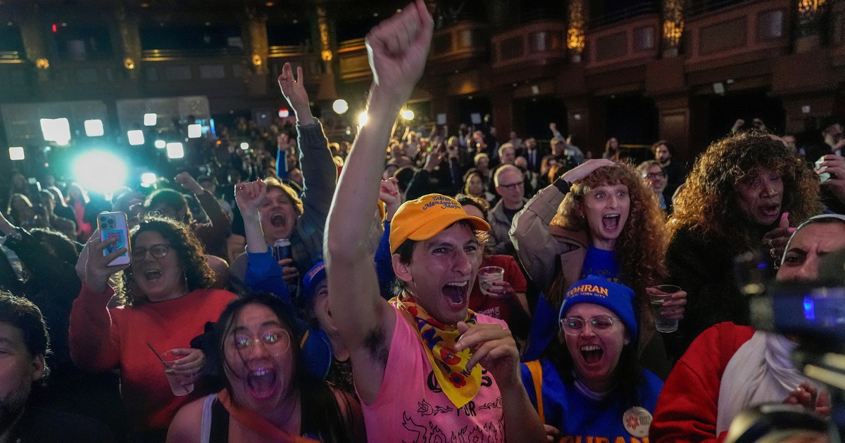 Chiến thắng c&agrave;n qu&eacute;t của đảng D&acirc;n chủ trong ng&agrave;y bầu cử Mỹ, &ocirc;ng Trump l&ecirc;n tiếng