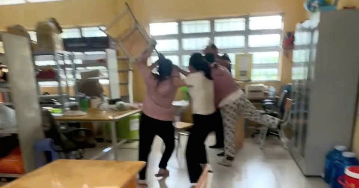 Tây Ninh: Đình chỉ giảng dạy đối với thầy giáo nhắn tin thân mật với nữ sinh