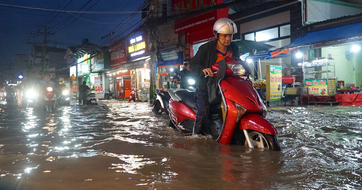 Triều cường d&acirc;ng cao chiều 5.11: Khu nam TP.HCM ngập nặng, giao th&ocirc;ng hỗn loạn