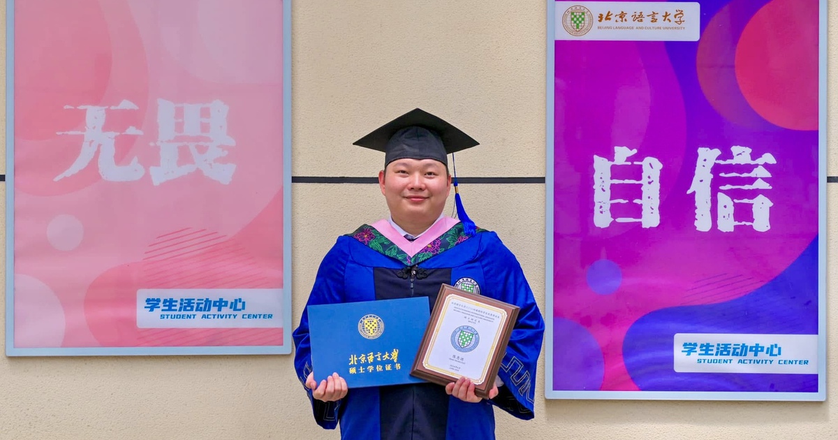 Ch&agrave;ng trai sửa điện thoại trở th&agrave;nh thạc sĩ, thầy gi&aacute;o tiếng Trung