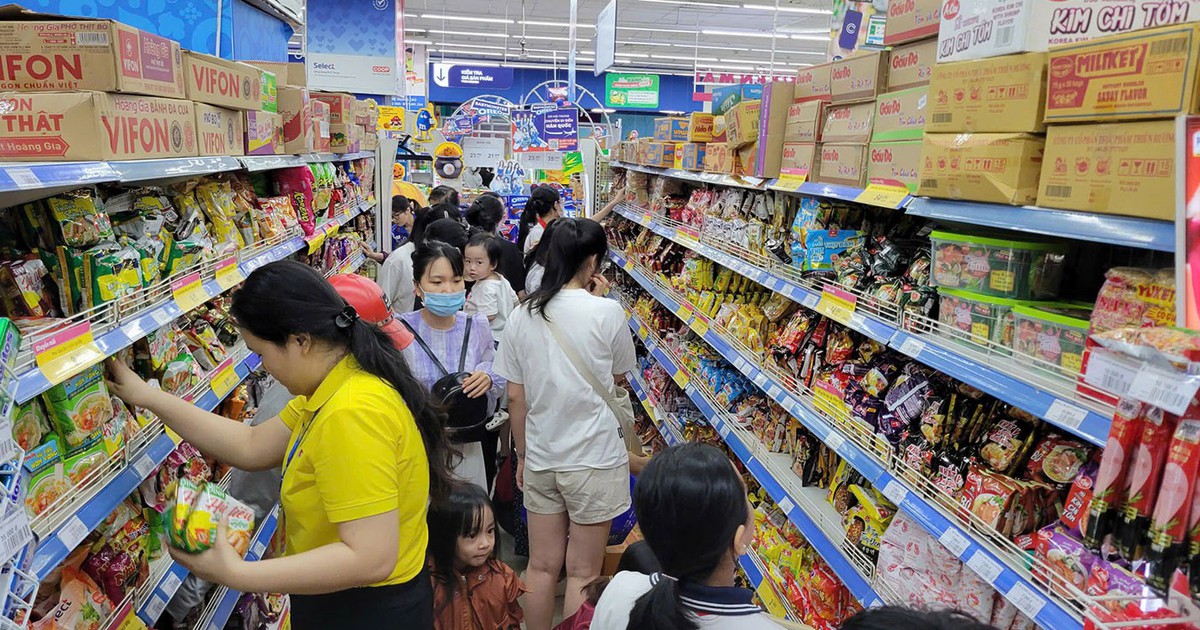 Saigon Co.op giảm sâu thực phẩm thiết yếu, san sẻ cùng người dân miền Trung trước bão