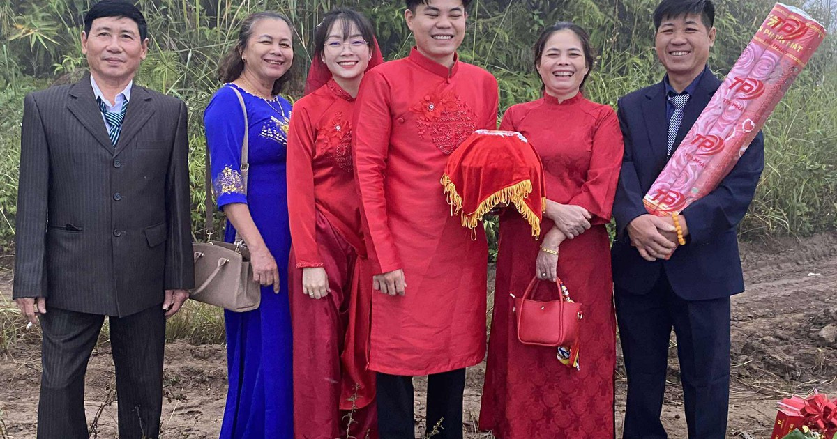 Nhà trai vượt 600 km, lội đường đất mang sính lễ hỏi cưới cô dâu