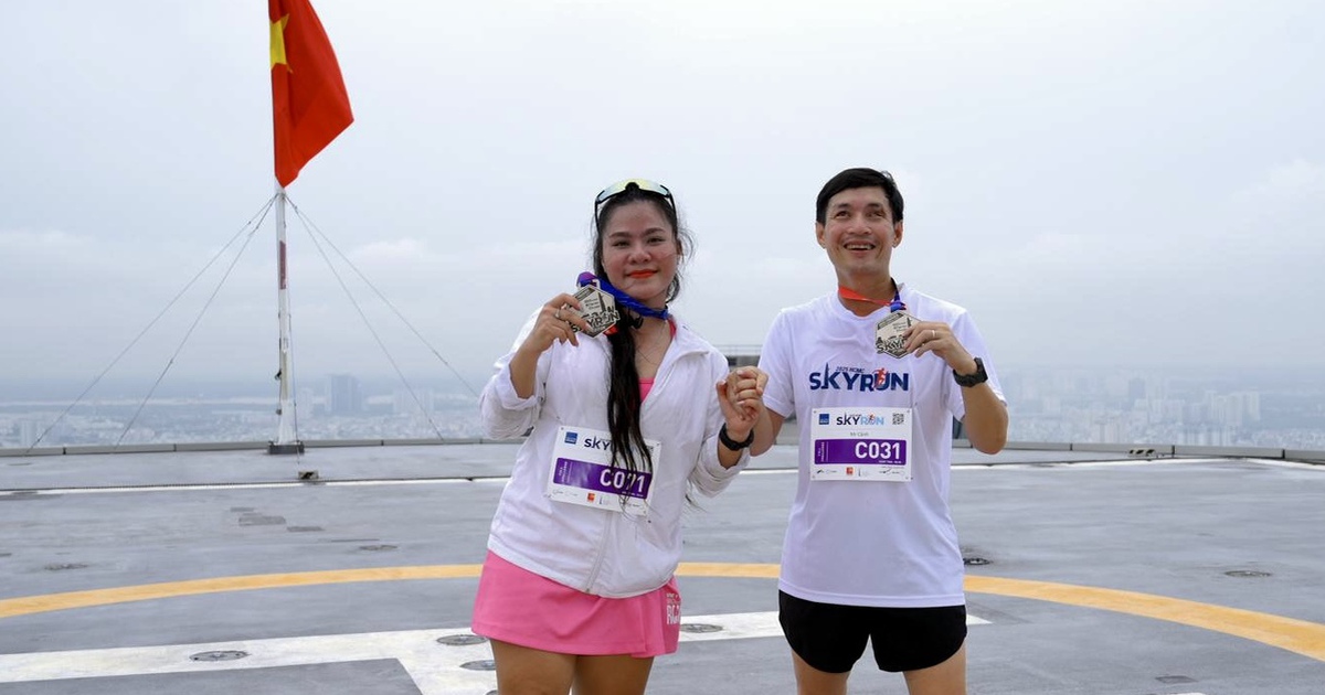 Runner khiếm thị chinh phục t&ograve;a nh&agrave; 51 tầng