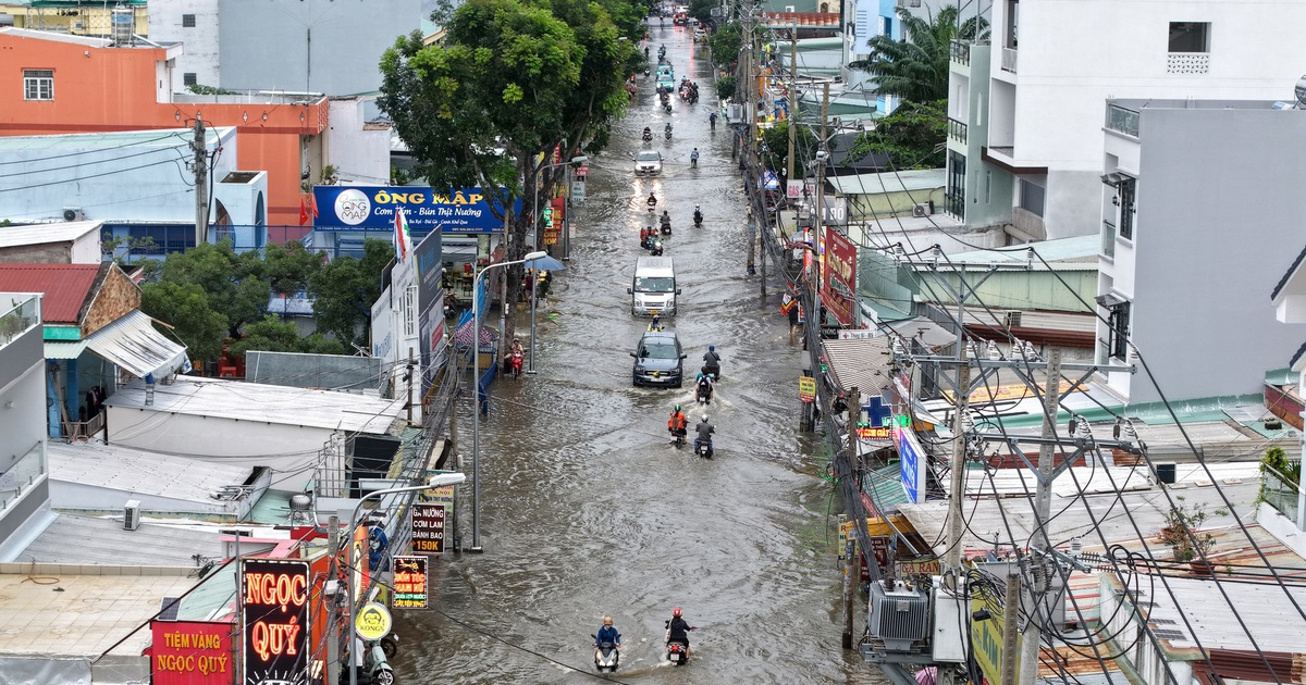 Cảnh khu nam TP.HCM ngập s&acirc;u, triều cường vượt lịch sử nh&igrave;n từ tr&ecirc;n cao