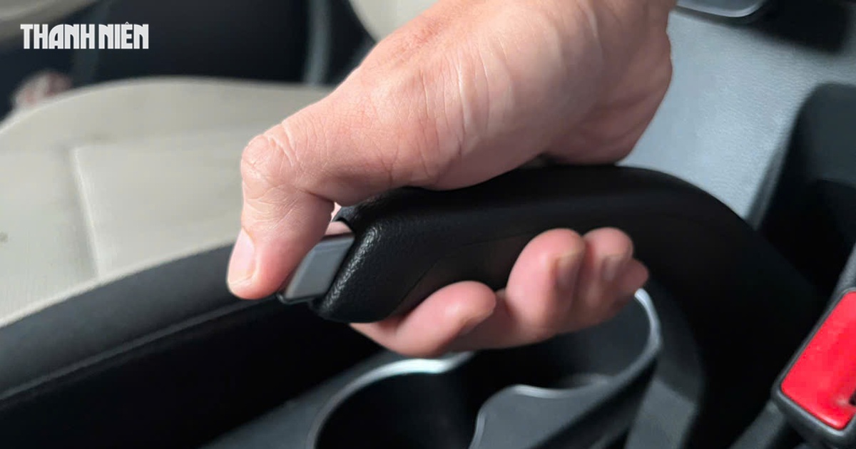 Vì sao không nên kéo phanh tay ô tô ngay sau khi rửa xe?