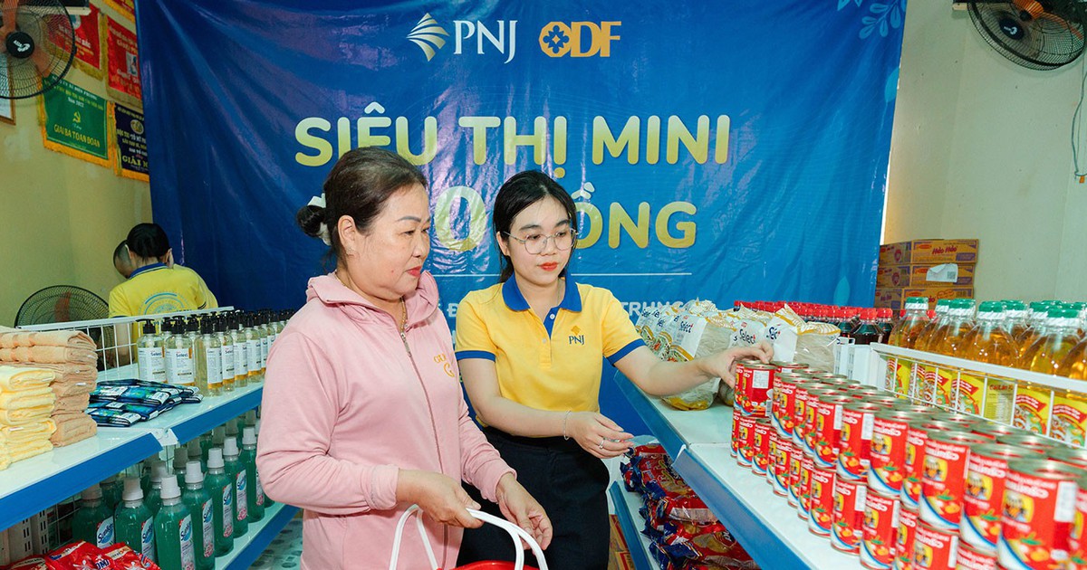 PNJ k&iacute;ch hoạt 'Si&ecirc;u thị mini 0 đồng' tại miền Trung - Hỗ trợ khẩn cấp người d&acirc;n v&ugrave;ng mưa lũ