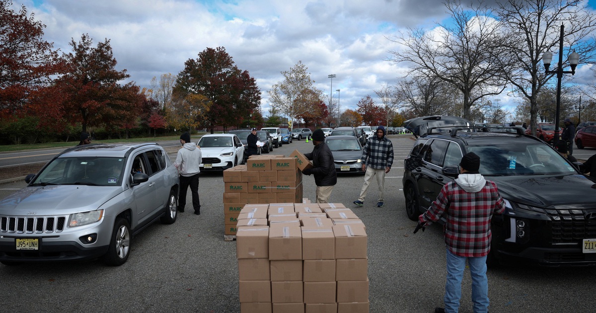 Thẩm ph&aacute;n y&ecirc;u cầu ch&iacute;nh quyền Mỹ chi trả đủ chương tr&igrave;nh tem phiếu thực phẩm cho d&acirc;n